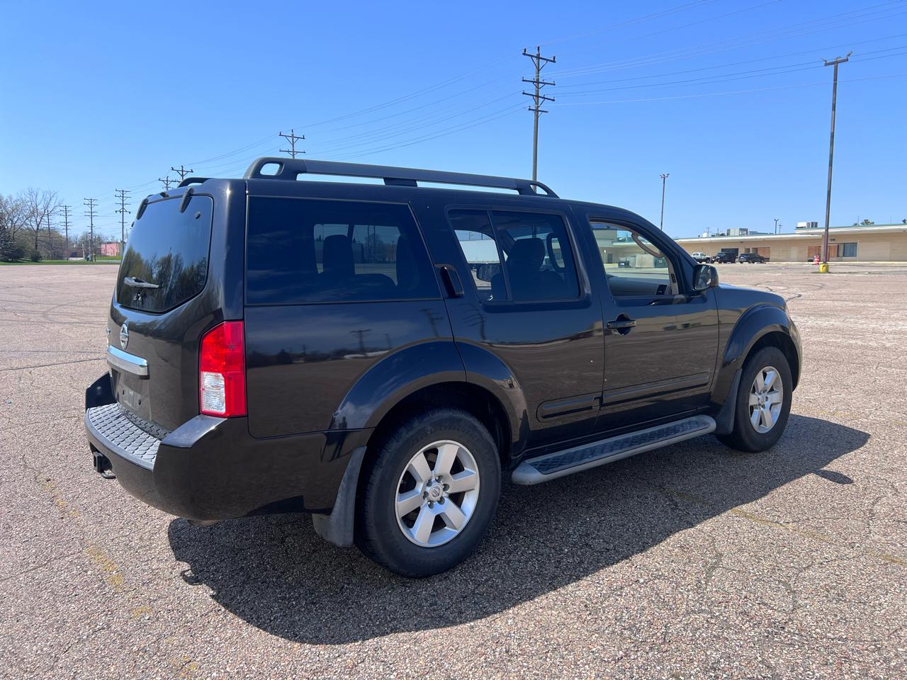 Nissan Pathfinder LE 2WD 2012