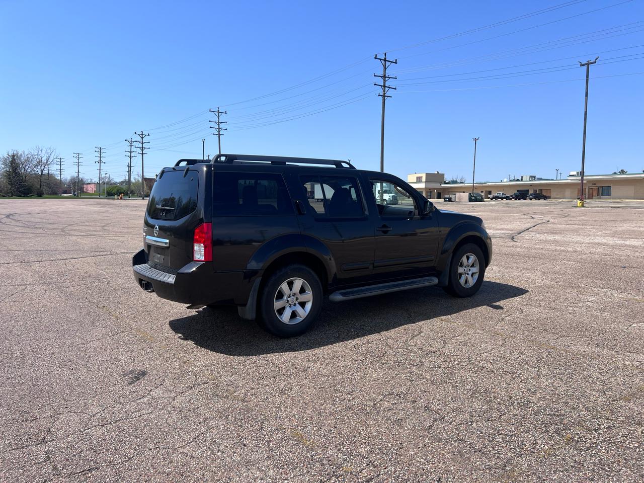Nissan Pathfinder LE 2WD 2012