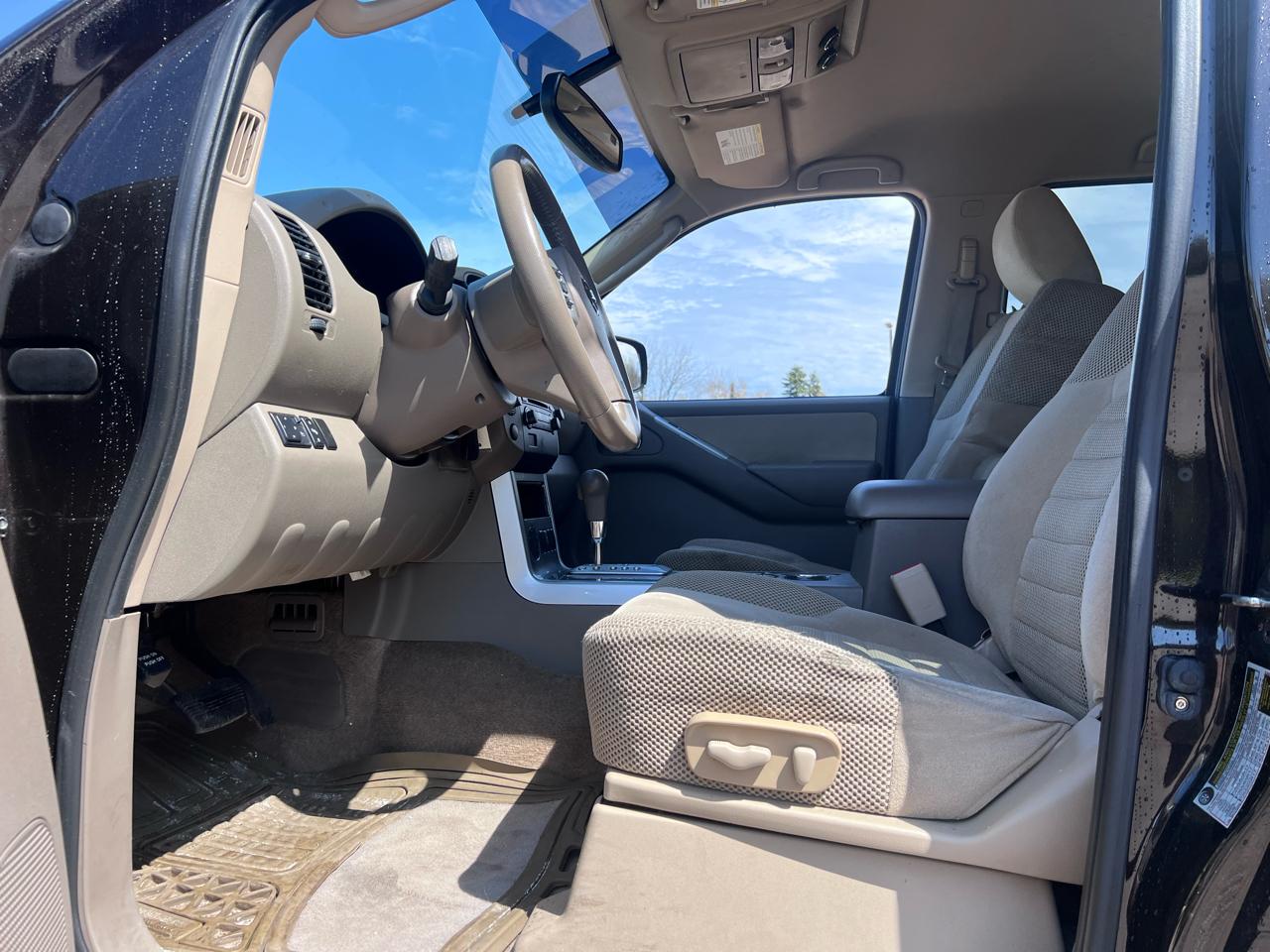 Nissan Pathfinder LE 2WD 2012