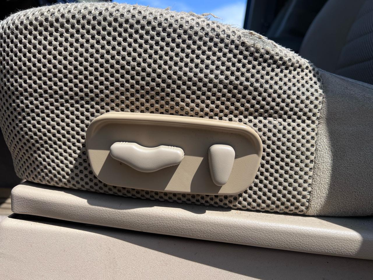 Nissan Pathfinder LE 2WD 2012