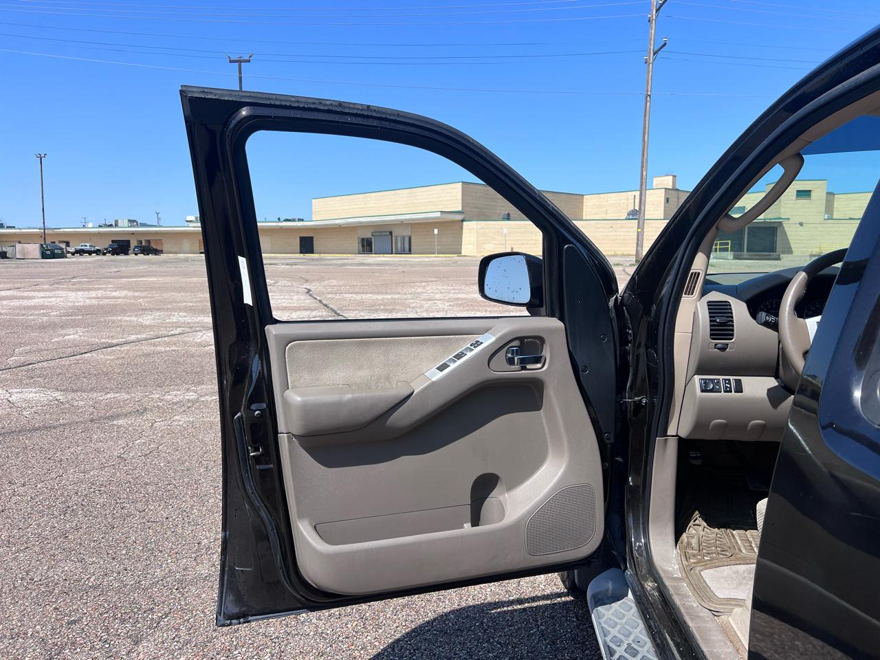 Nissan Pathfinder LE 2WD 2012