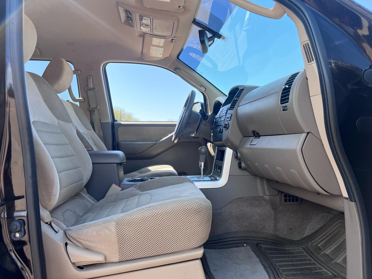 Nissan Pathfinder LE 2WD 2012