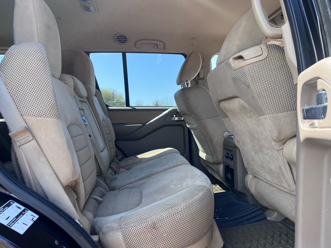 Nissan Pathfinder LE 2WD 2012