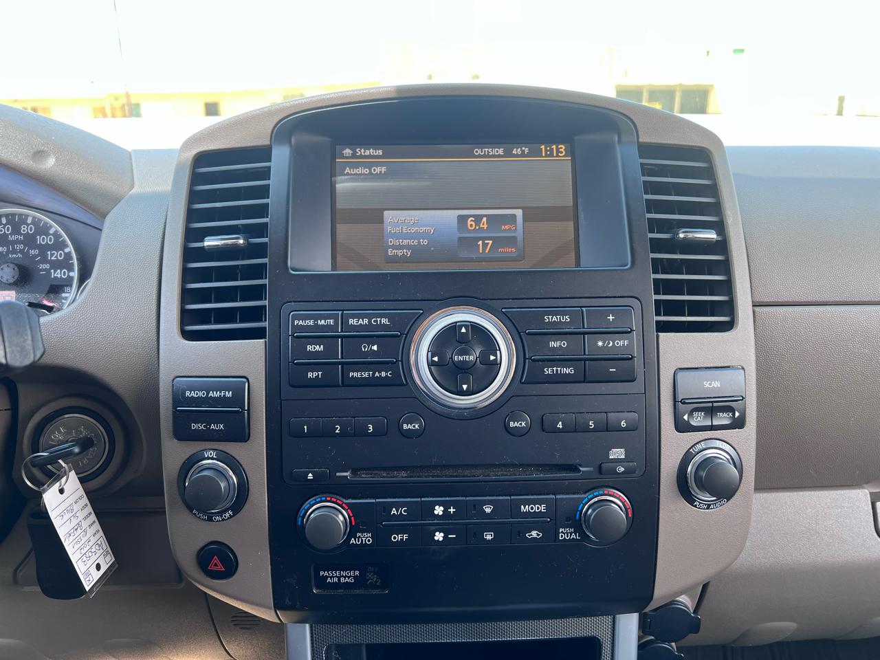 Nissan Pathfinder LE 2WD 2012