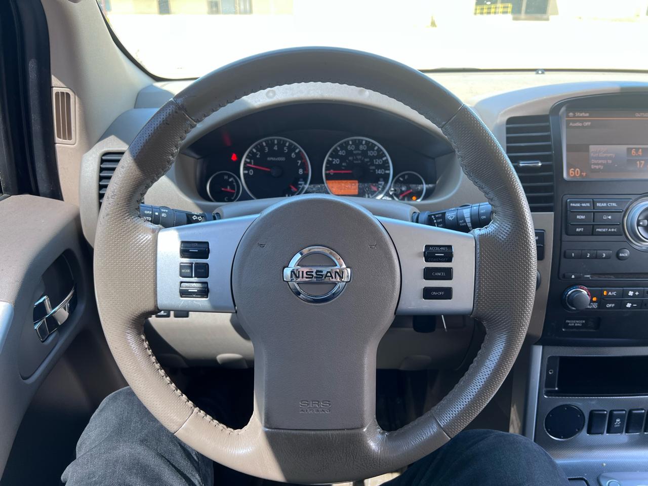 Nissan Pathfinder LE 2WD 2012