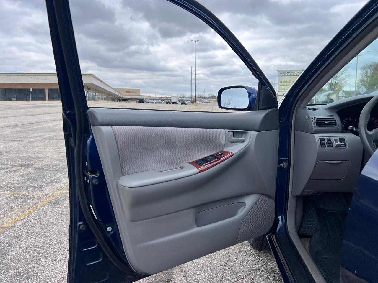 Toyota Corolla CE 2005