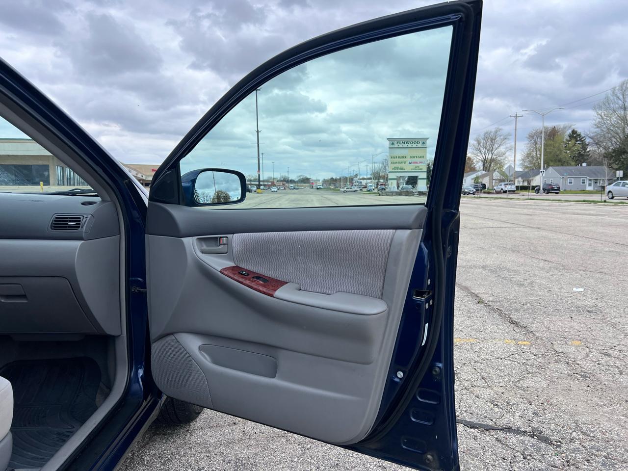 Toyota Corolla CE 2005