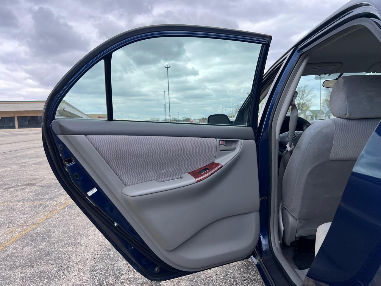 Toyota Corolla CE 2005