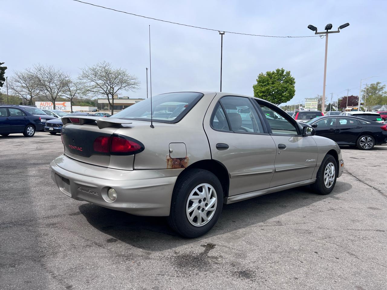 Pontiac Sunfire SE sedan 2002