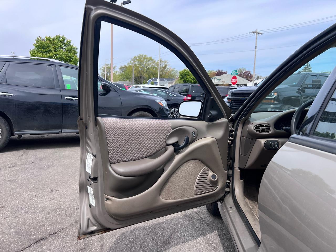 Pontiac Sunfire SE sedan 2002