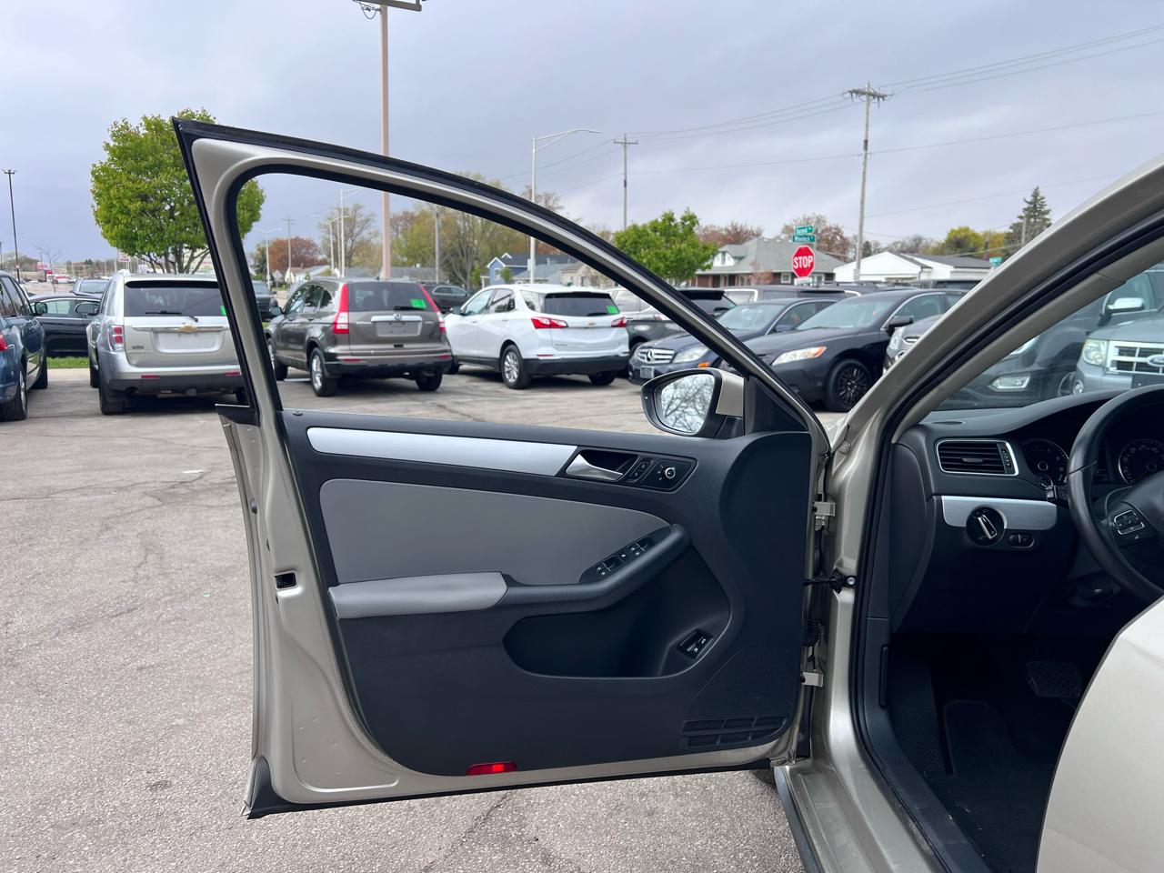 Volkswagen Jetta Hybrid Base 2013