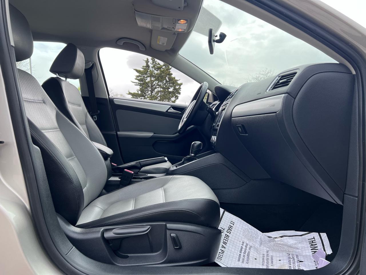 Volkswagen Jetta Hybrid Base 2013