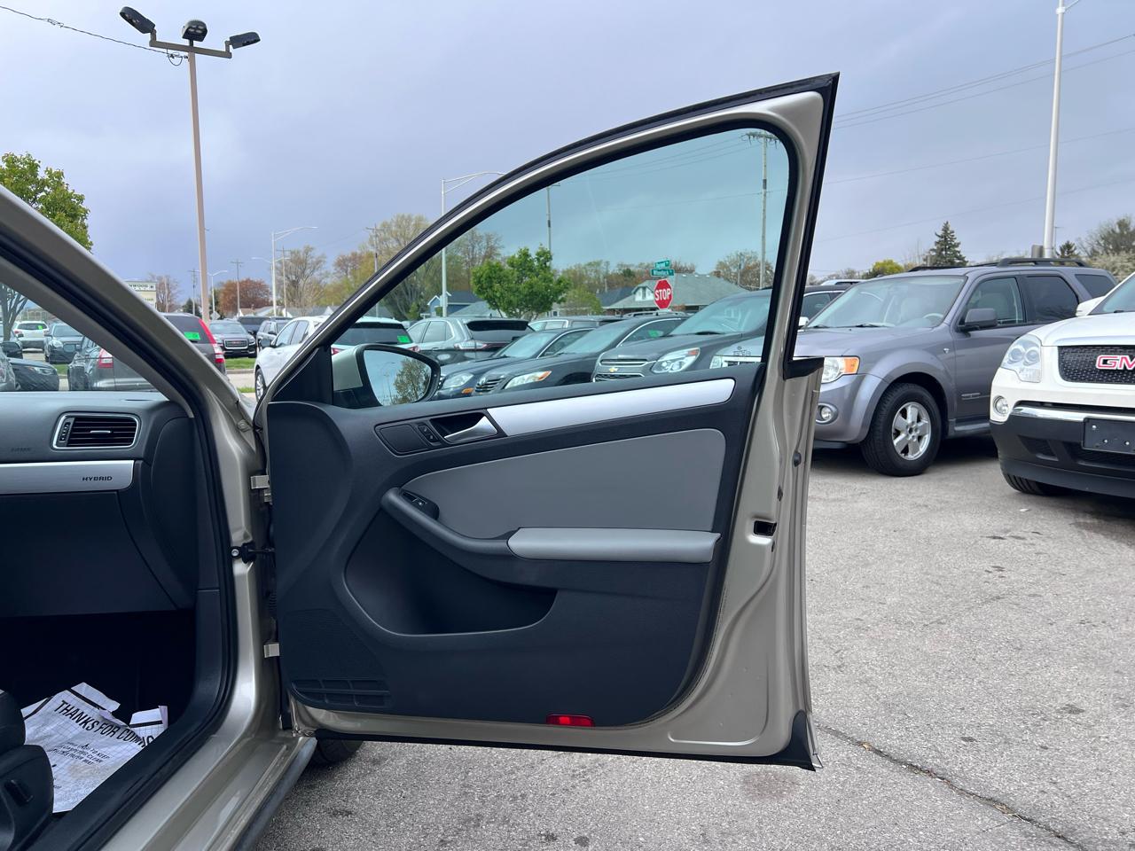 Volkswagen Jetta Hybrid Base 2013