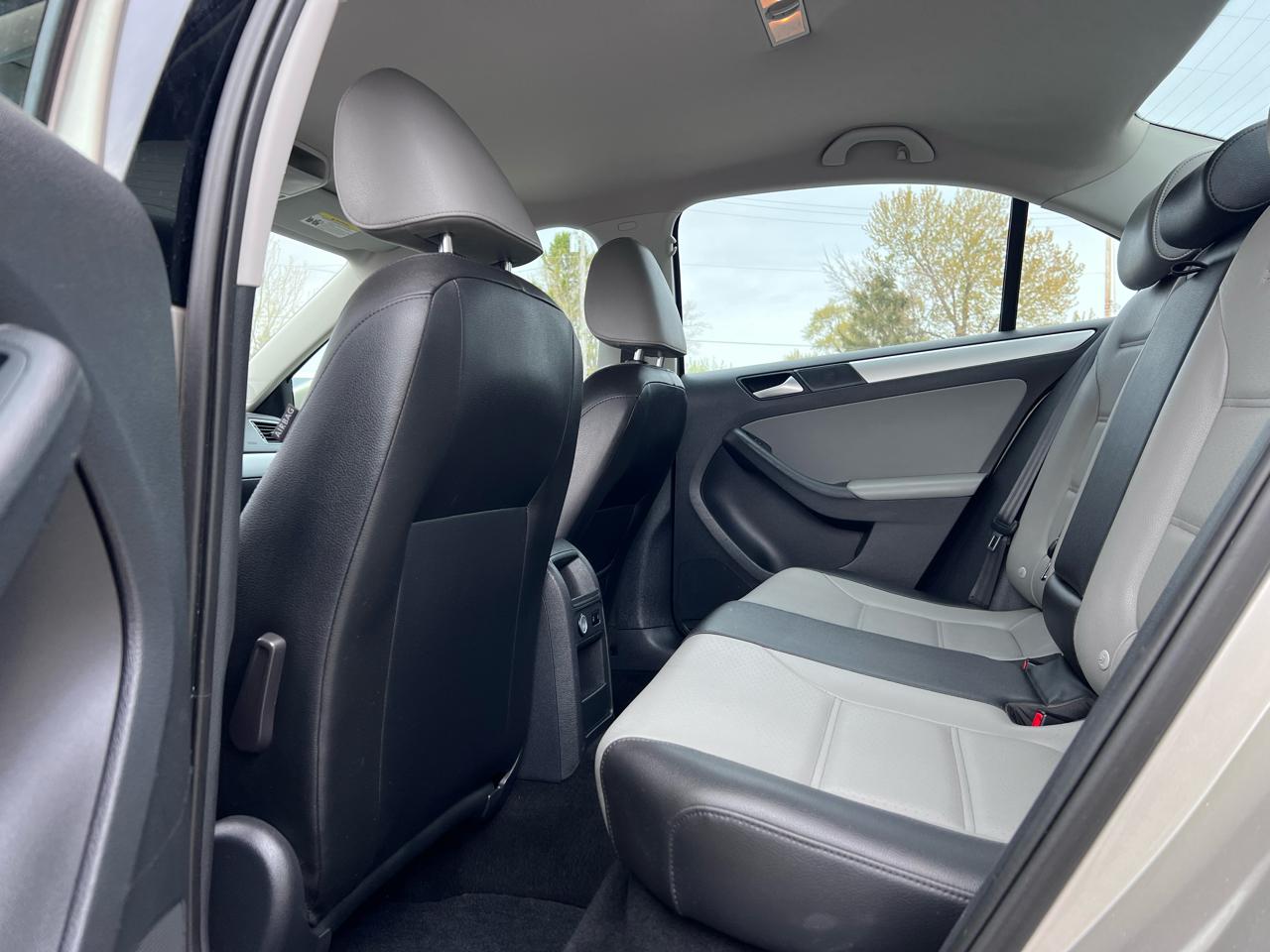 Volkswagen Jetta Hybrid Base 2013