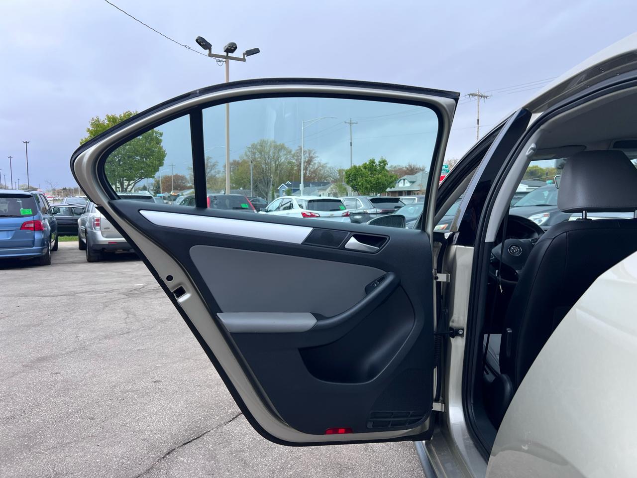 Volkswagen Jetta Hybrid Base 2013