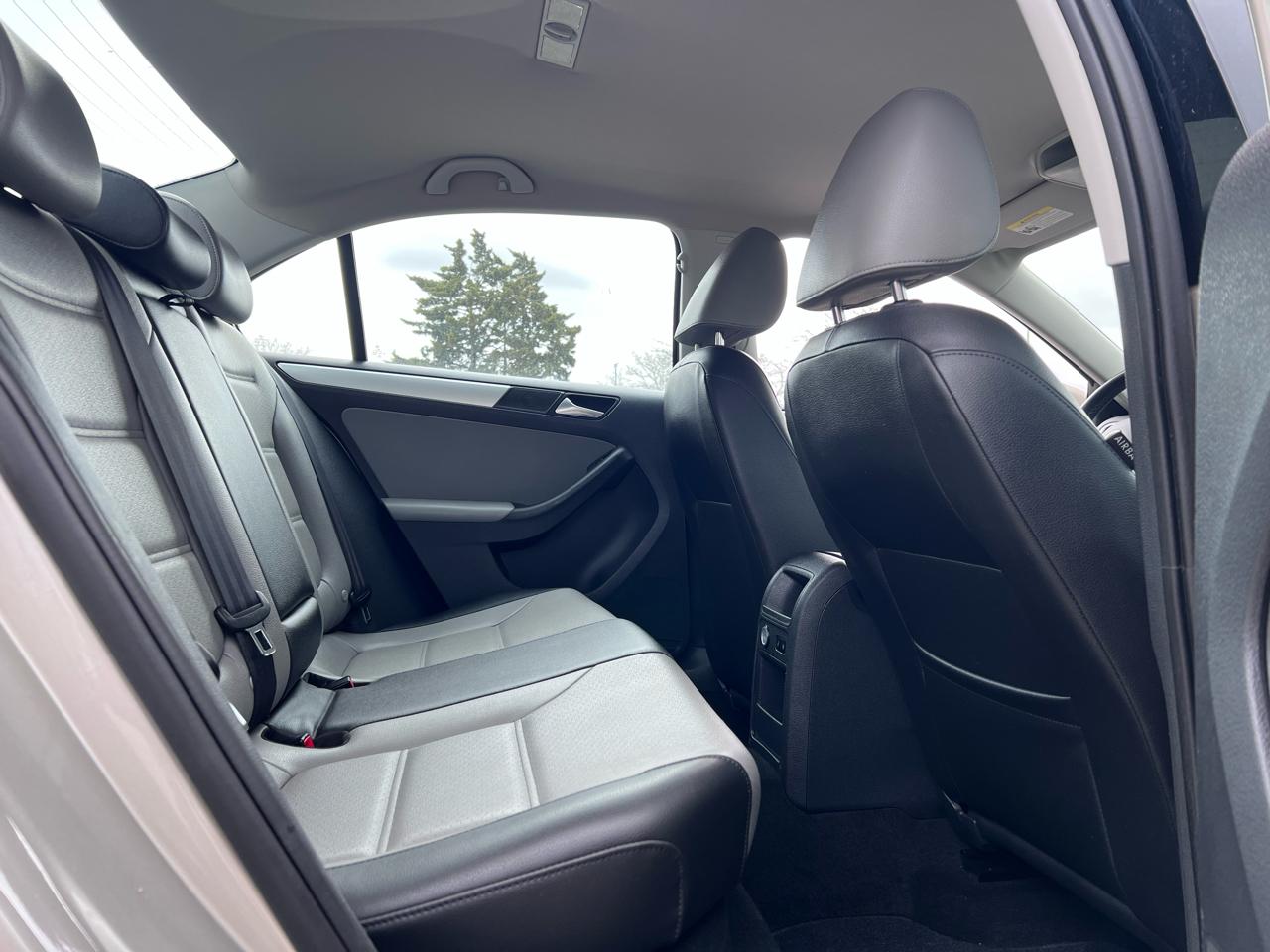 Volkswagen Jetta Hybrid Base 2013