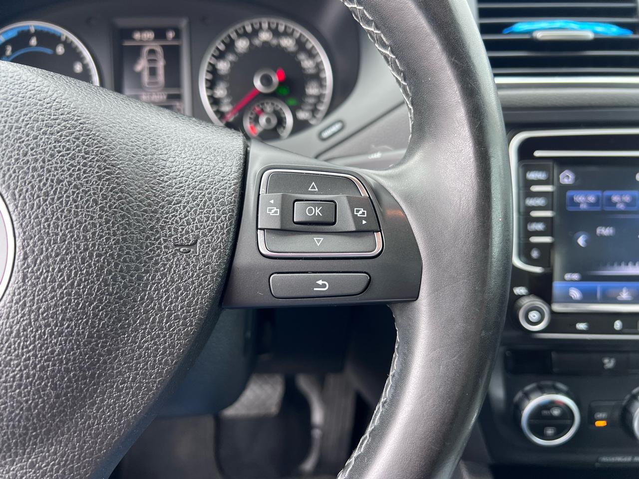 Volkswagen Jetta Hybrid Base 2013