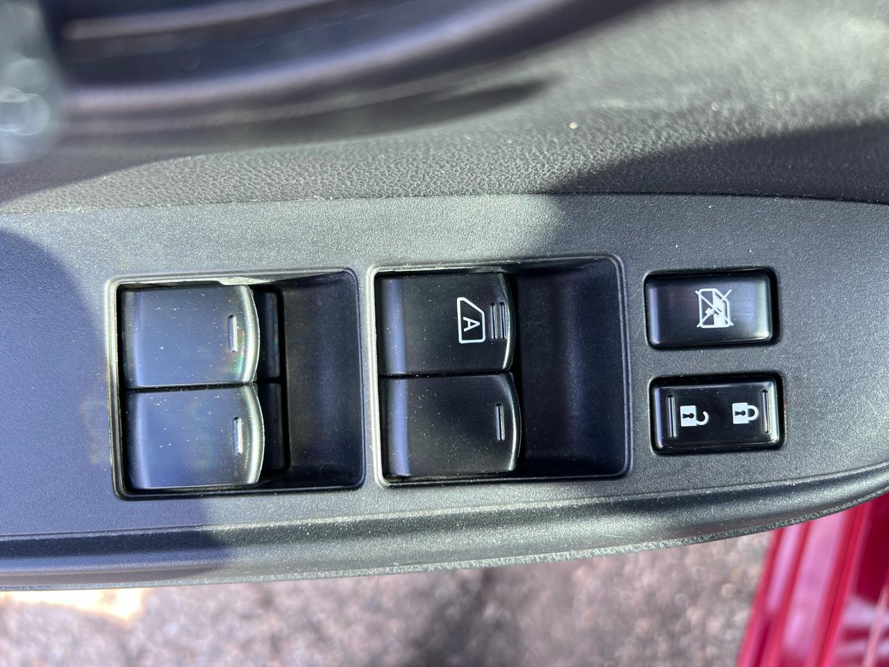 Nissan Versa 1.6 S Plus 2014