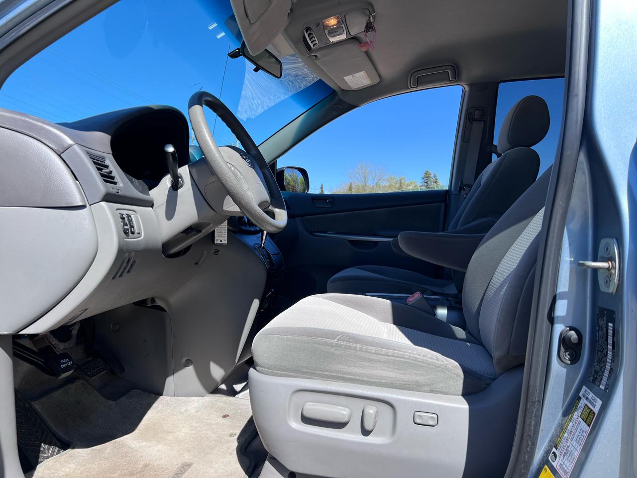 Toyota Sienna CE FWD 7-Passenger 2007