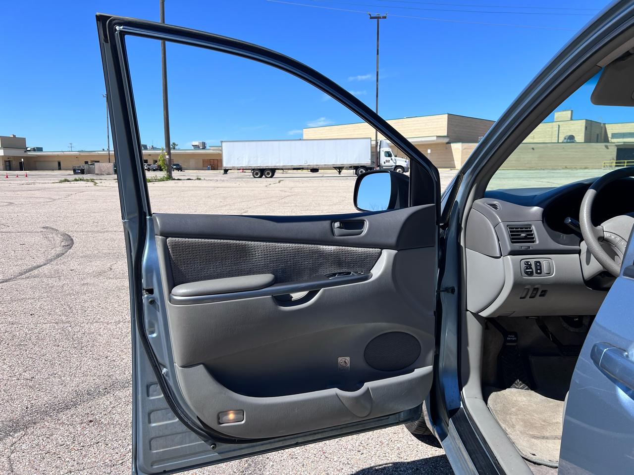 Toyota Sienna CE FWD 7-Passenger 2007