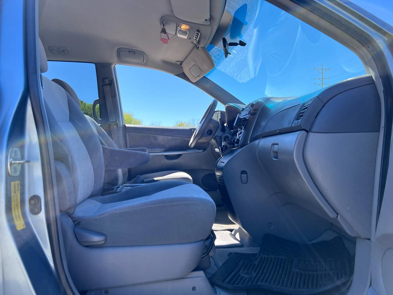 Toyota Sienna CE FWD 7-Passenger 2007