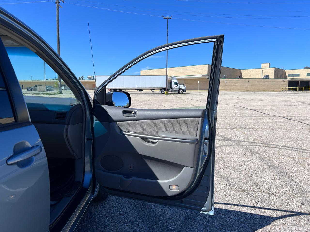 Toyota Sienna CE FWD 7-Passenger 2007