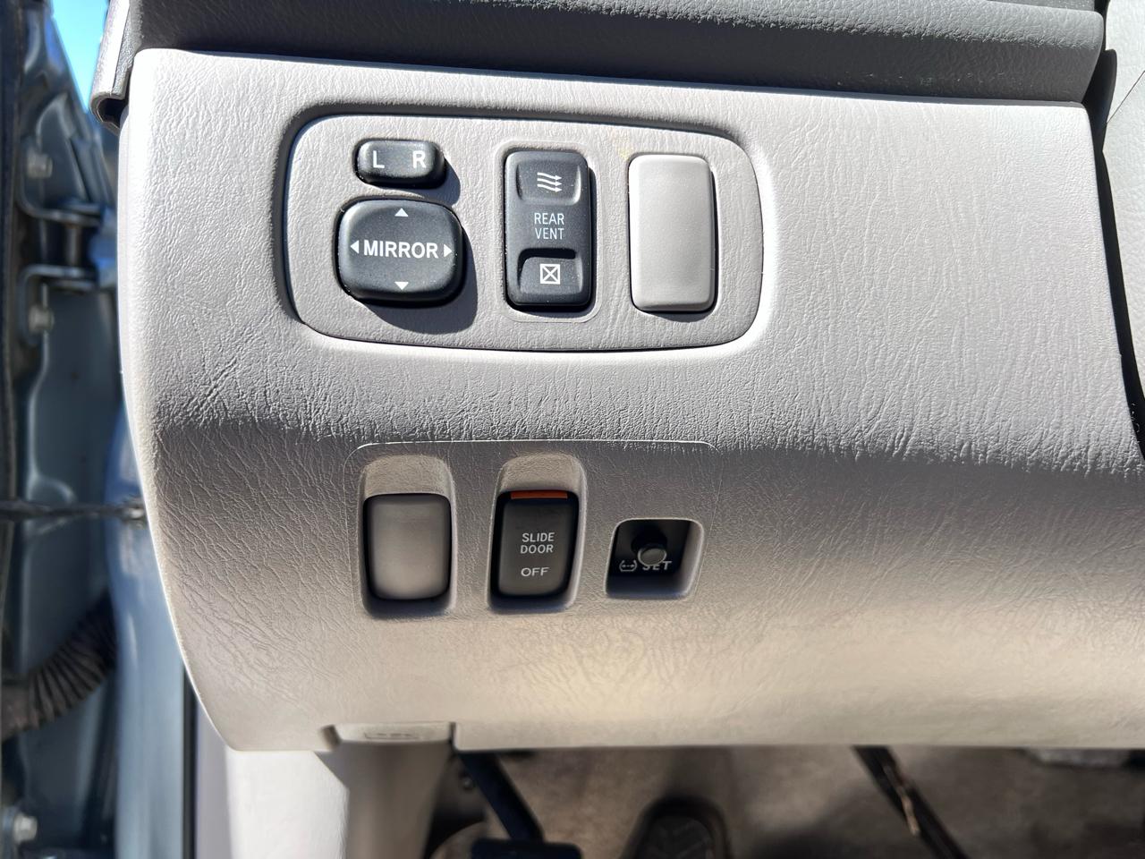 Toyota Sienna CE FWD 7-Passenger 2007