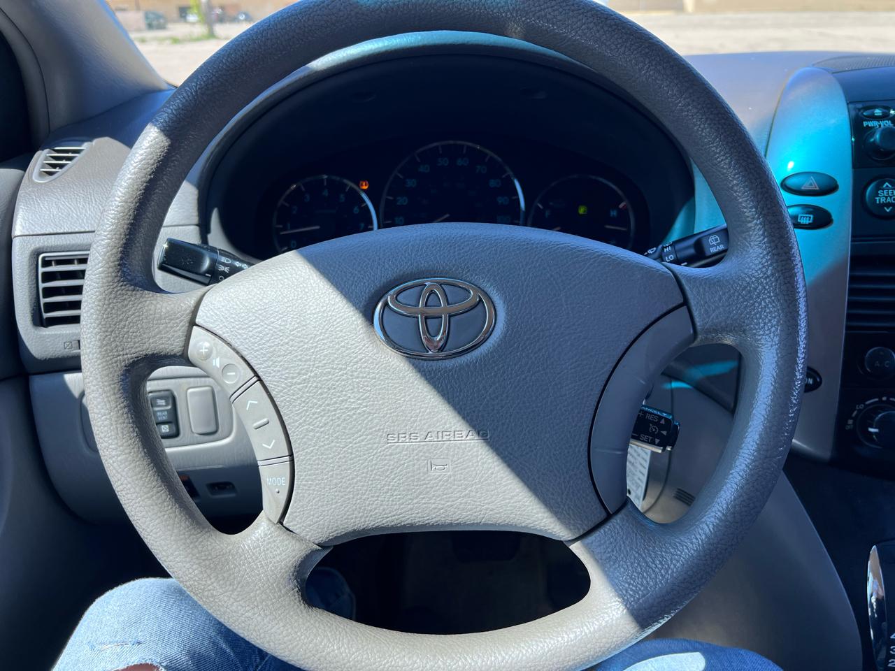 Toyota Sienna CE FWD 7-Passenger 2007