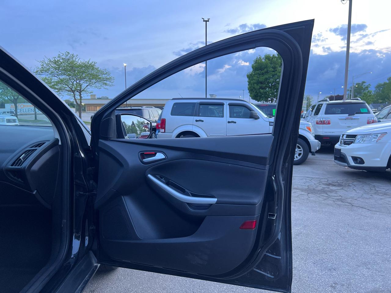 Ford Focus SE Sedan 2014