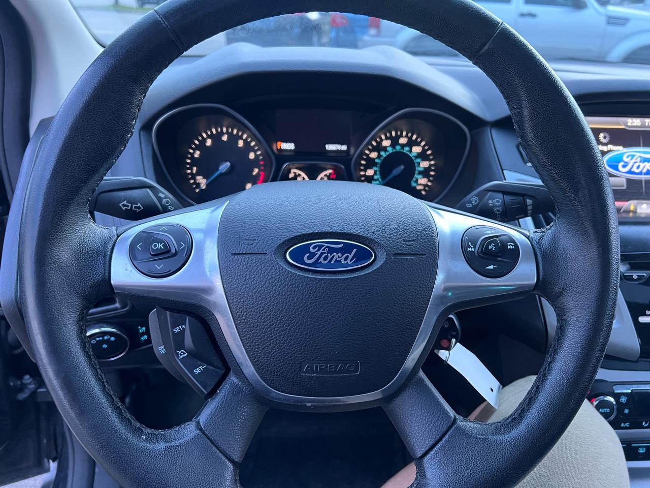 Ford Focus SE Sedan 2014