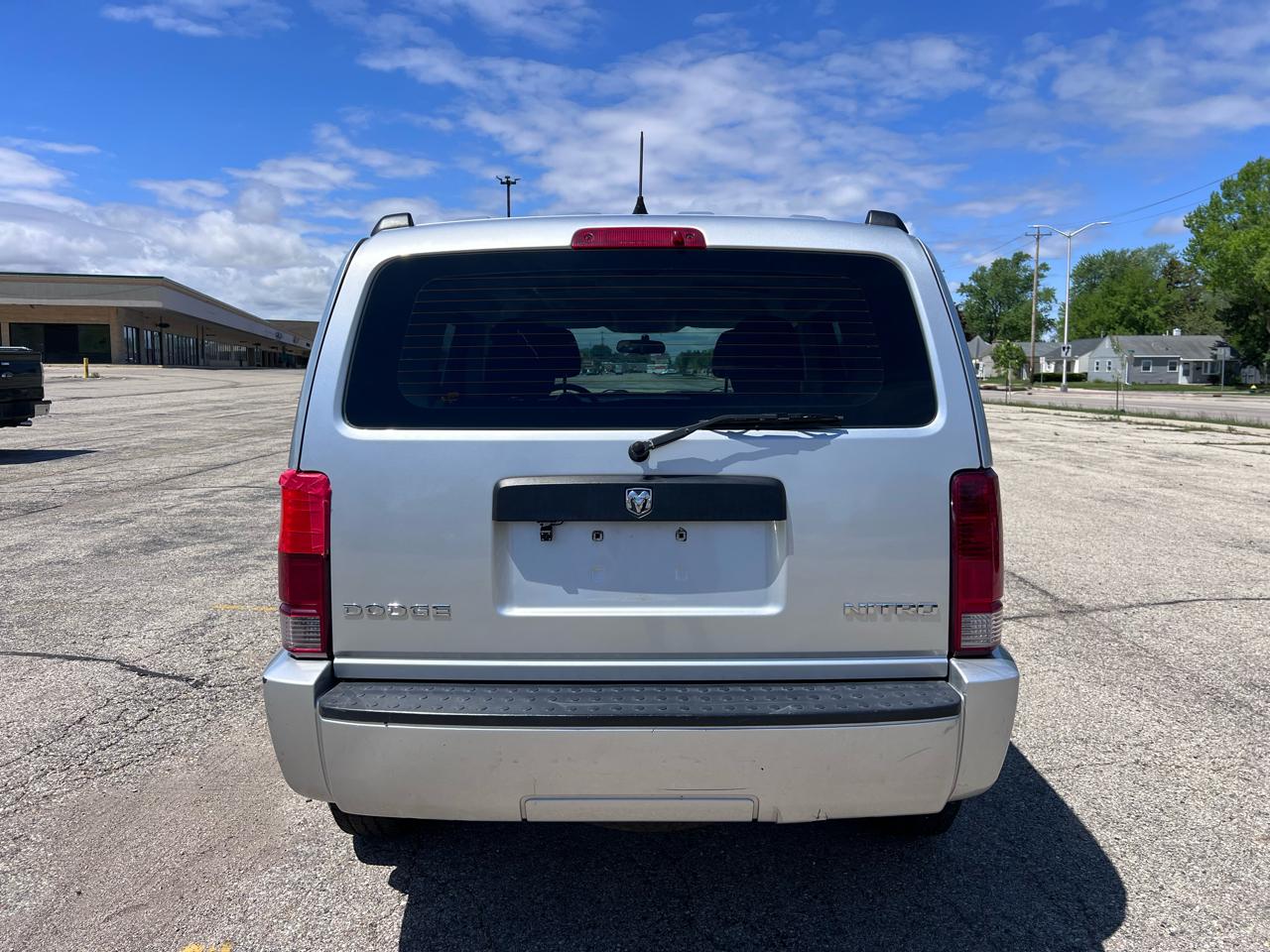 Dodge Nitro SE 4WD 2011