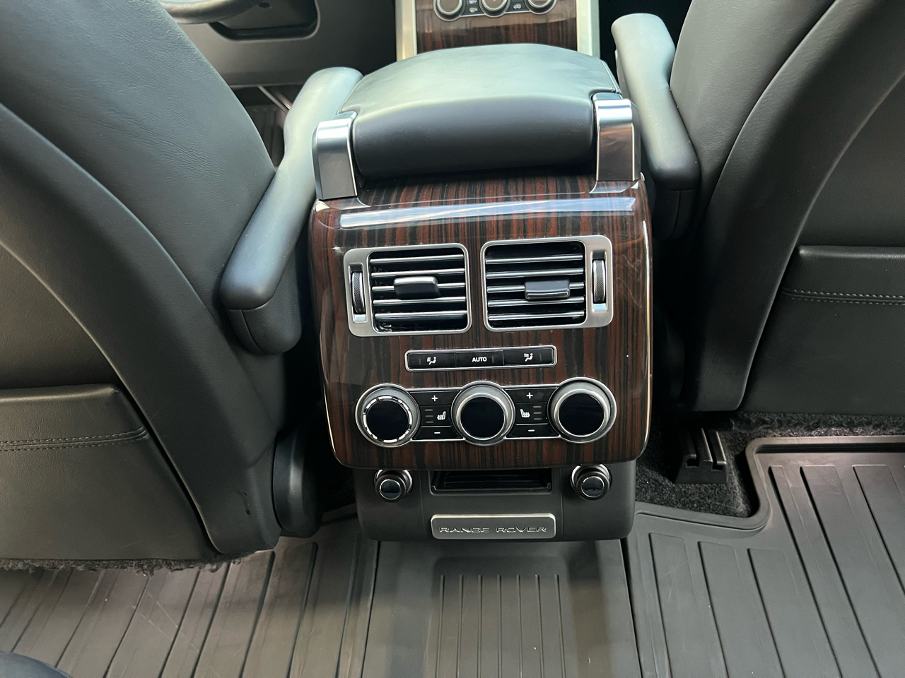 Land Rover Range Rover 5.0L V8 Supercharged 2014 Land Rover Range Rover 5.0L V8 Supercharged 2014