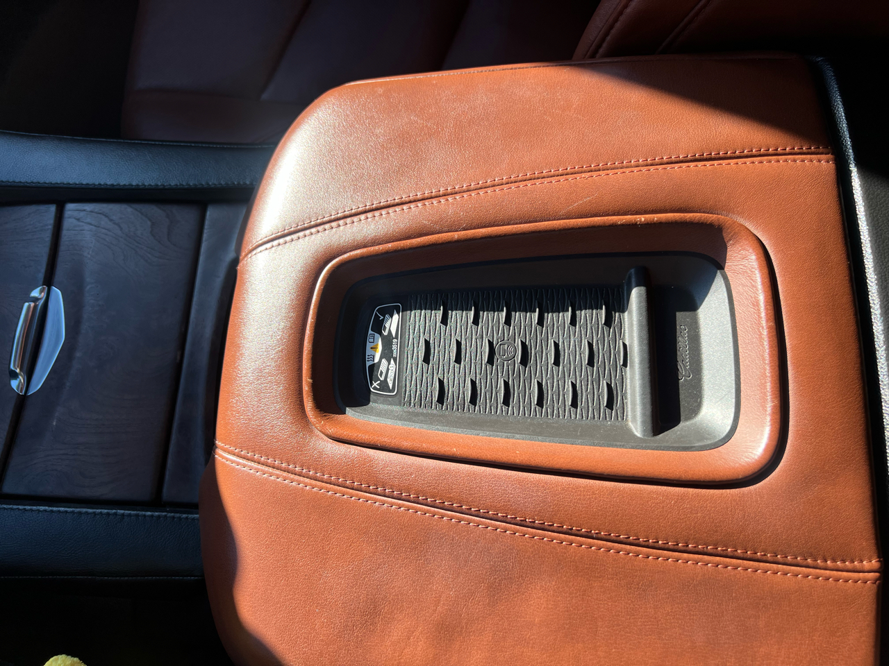 Cadillac Escalade ESV Luxury 4WD 2015