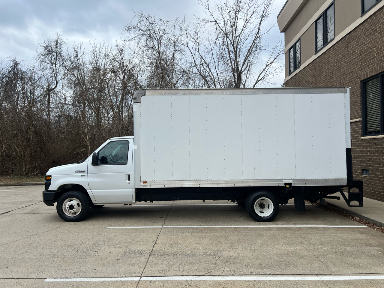 Ford Econoline E-350 Super Duty 2016