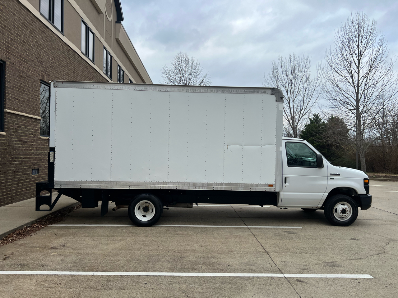 Ford Econoline E-350 Super Duty 2016