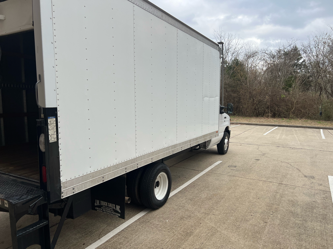 Ford Econoline E-350 Super Duty 2016