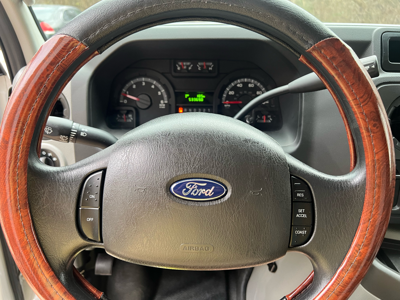 Ford Econoline E-350 Super Duty 2016