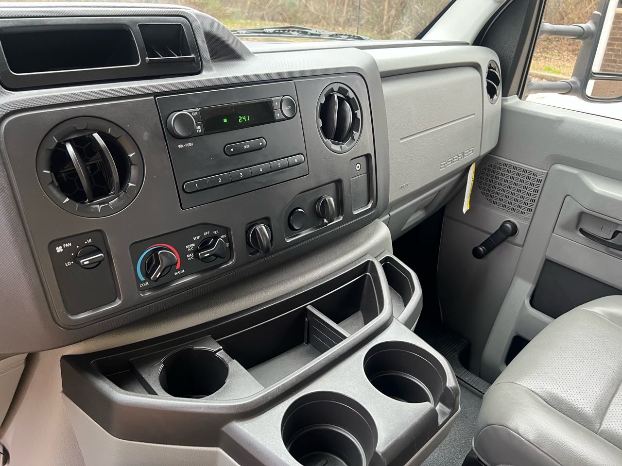 Ford Econoline E-350 Super Duty 2016