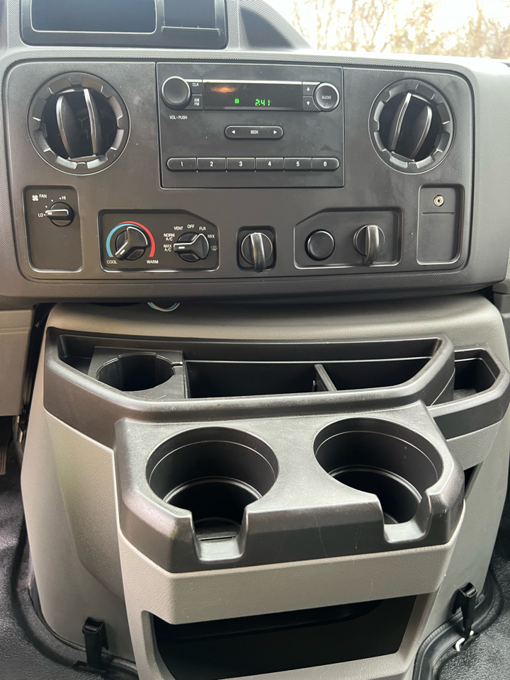 Ford Econoline E-350 Super Duty 2016