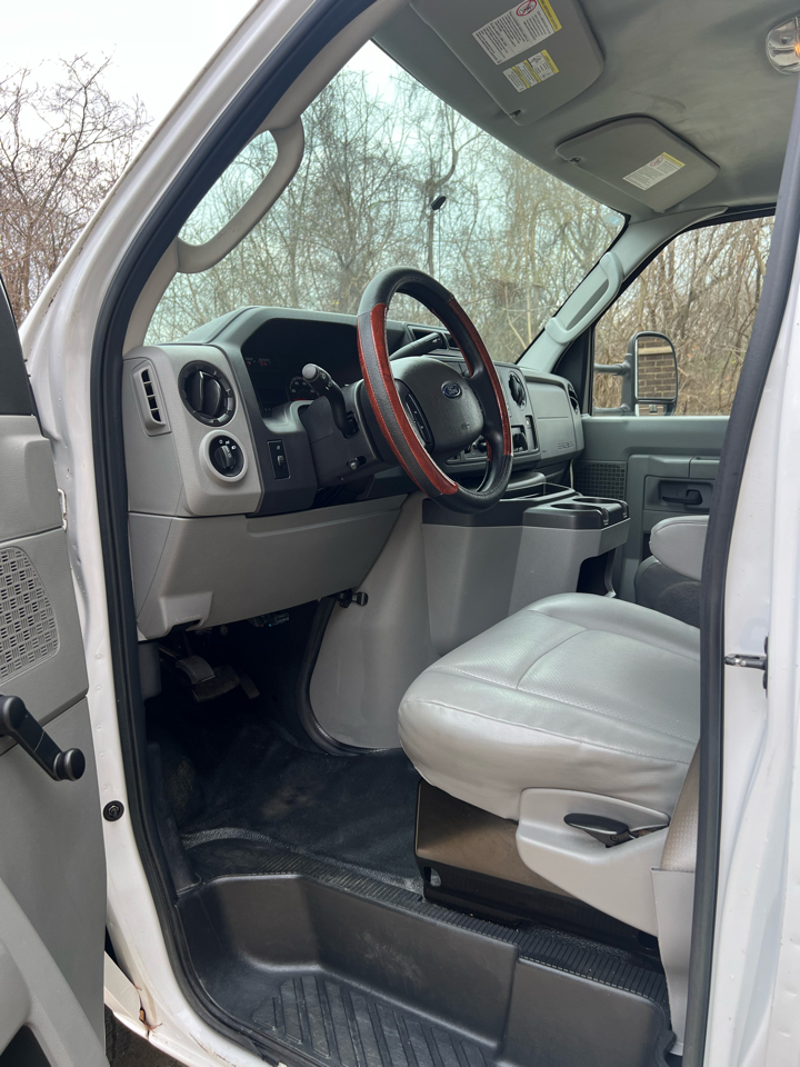 Ford Econoline E-350 Super Duty 2016