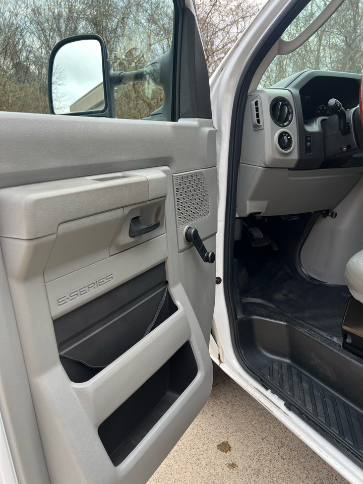 Ford Econoline E-350 Super Duty 2016