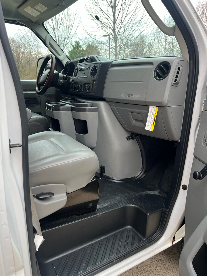 Ford Econoline E-350 Super Duty 2016