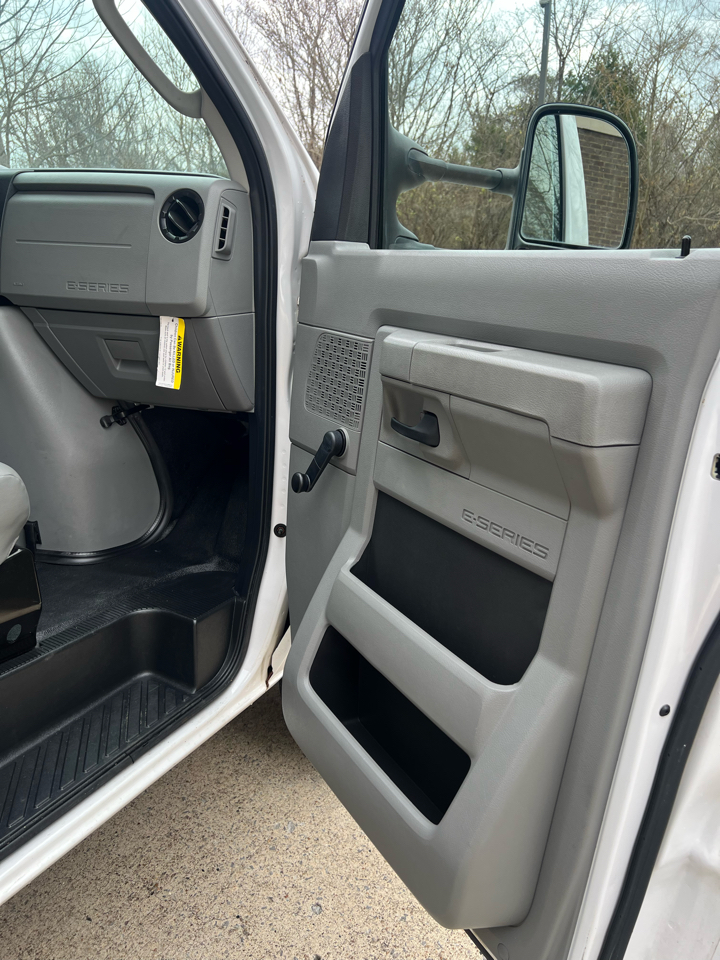 Ford Econoline E-350 Super Duty 2016