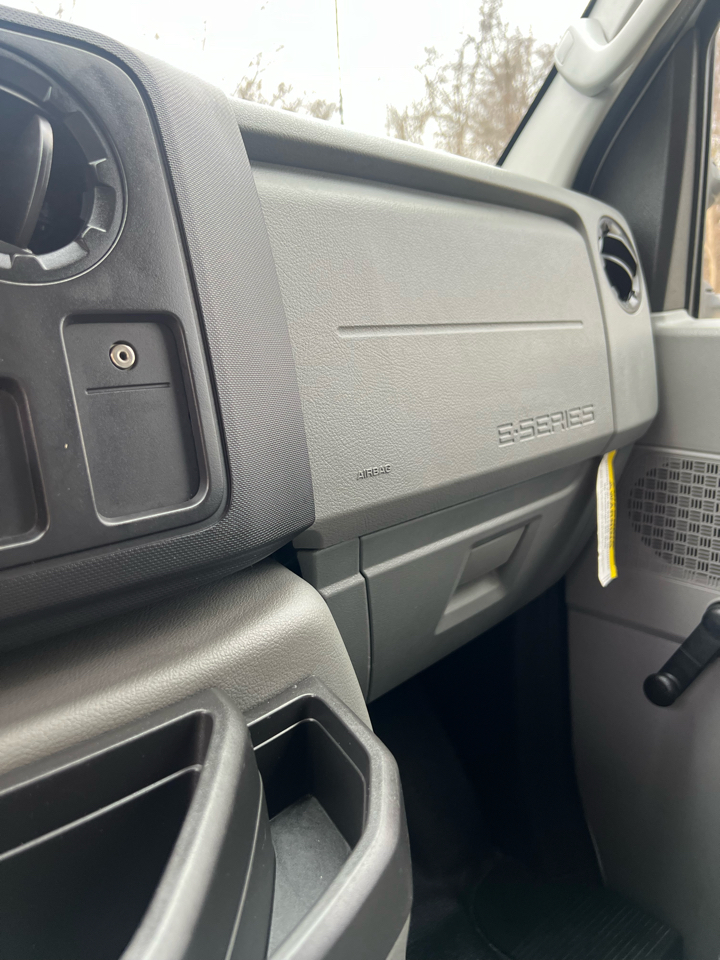 Ford Econoline E-350 Super Duty 2016