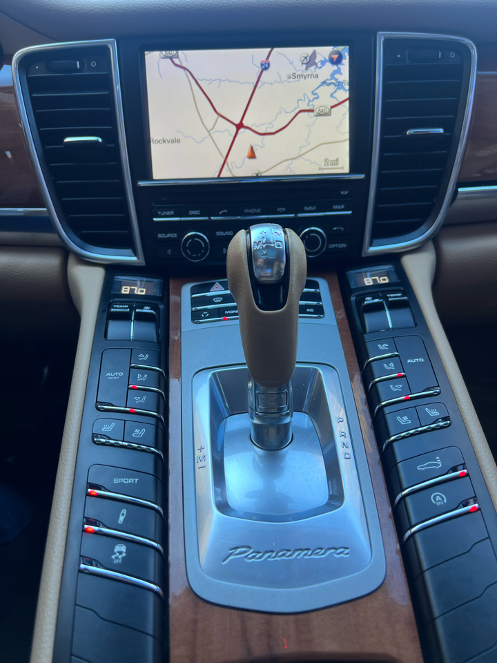 Porsche Panamera 4 2011