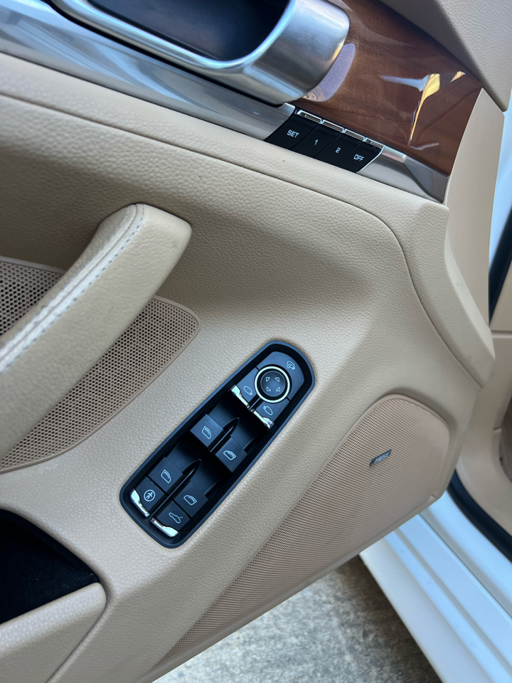 Porsche Panamera 4 2011