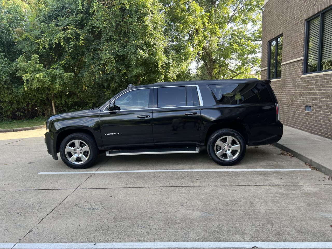 GMC Yukon XL SLE 2WD 2017