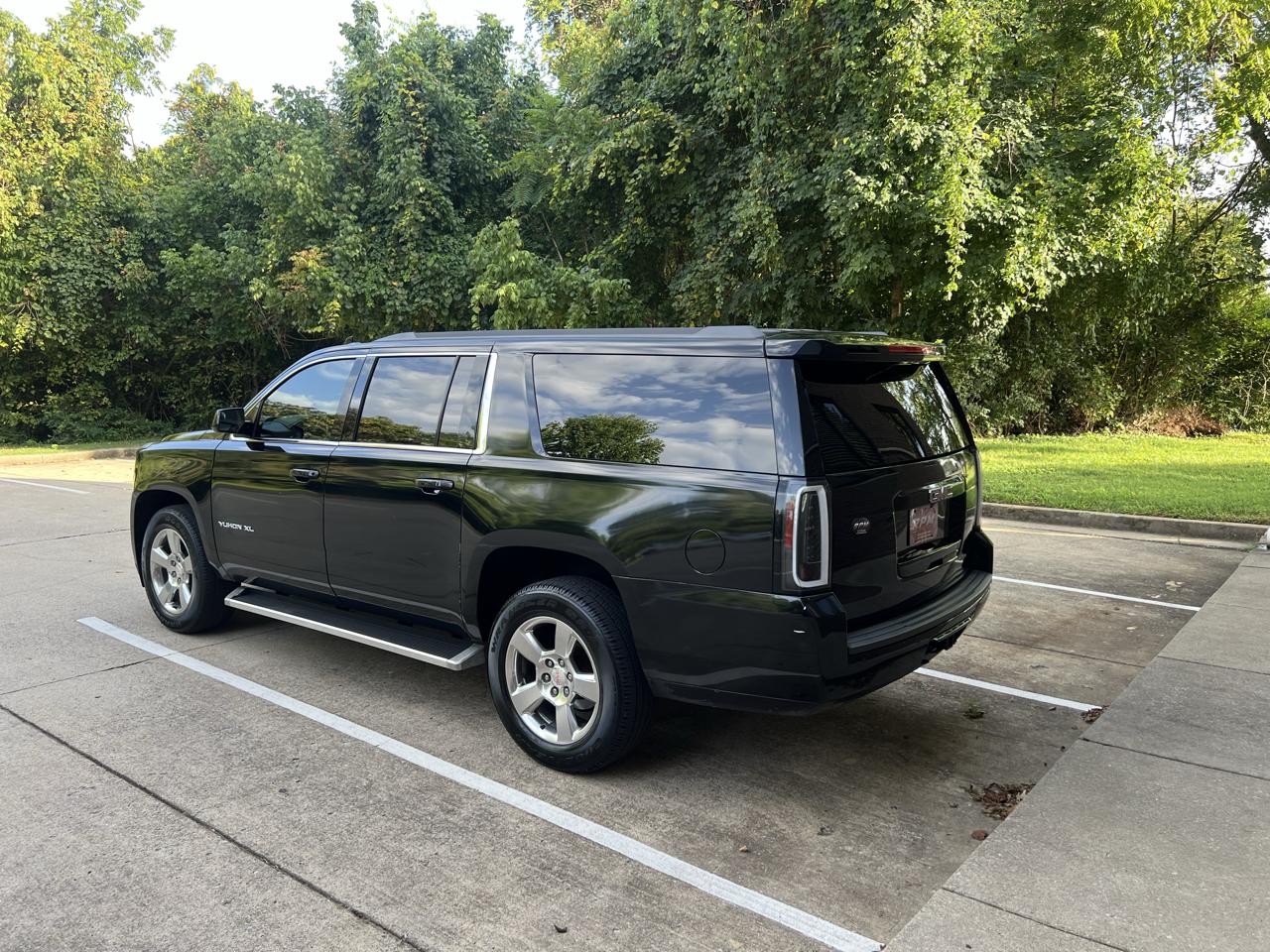GMC Yukon XL SLE 2WD 2017