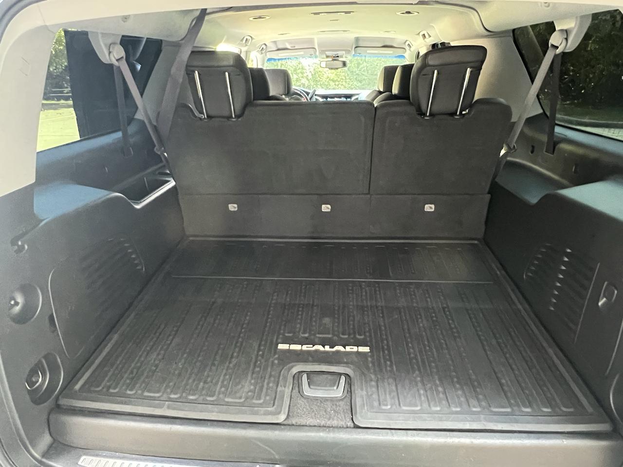 Cadillac Escalade ESV 2WD Standard 2016