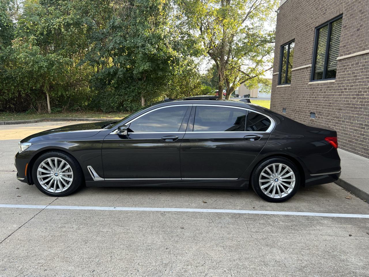 BMW 7-Series 740i 2016